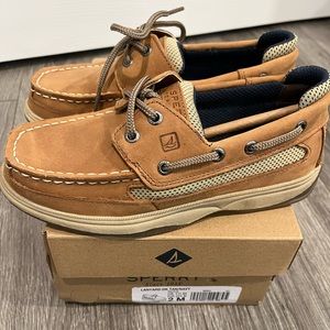 NWT Sperry Youth Lanyard Boat Shoes. Size 2. New in box. Tan/Navy